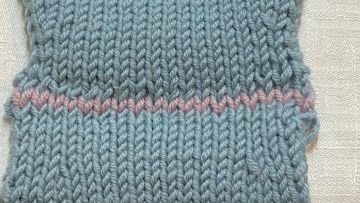 offene Maschen genäht vorne