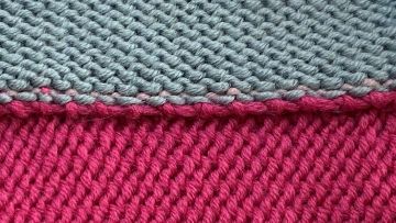 offene Maschen auf Knötchenrand hinten