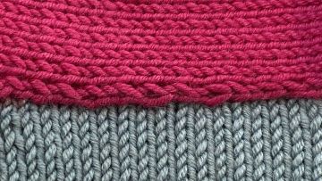 offene Maschen auf Nahtrand