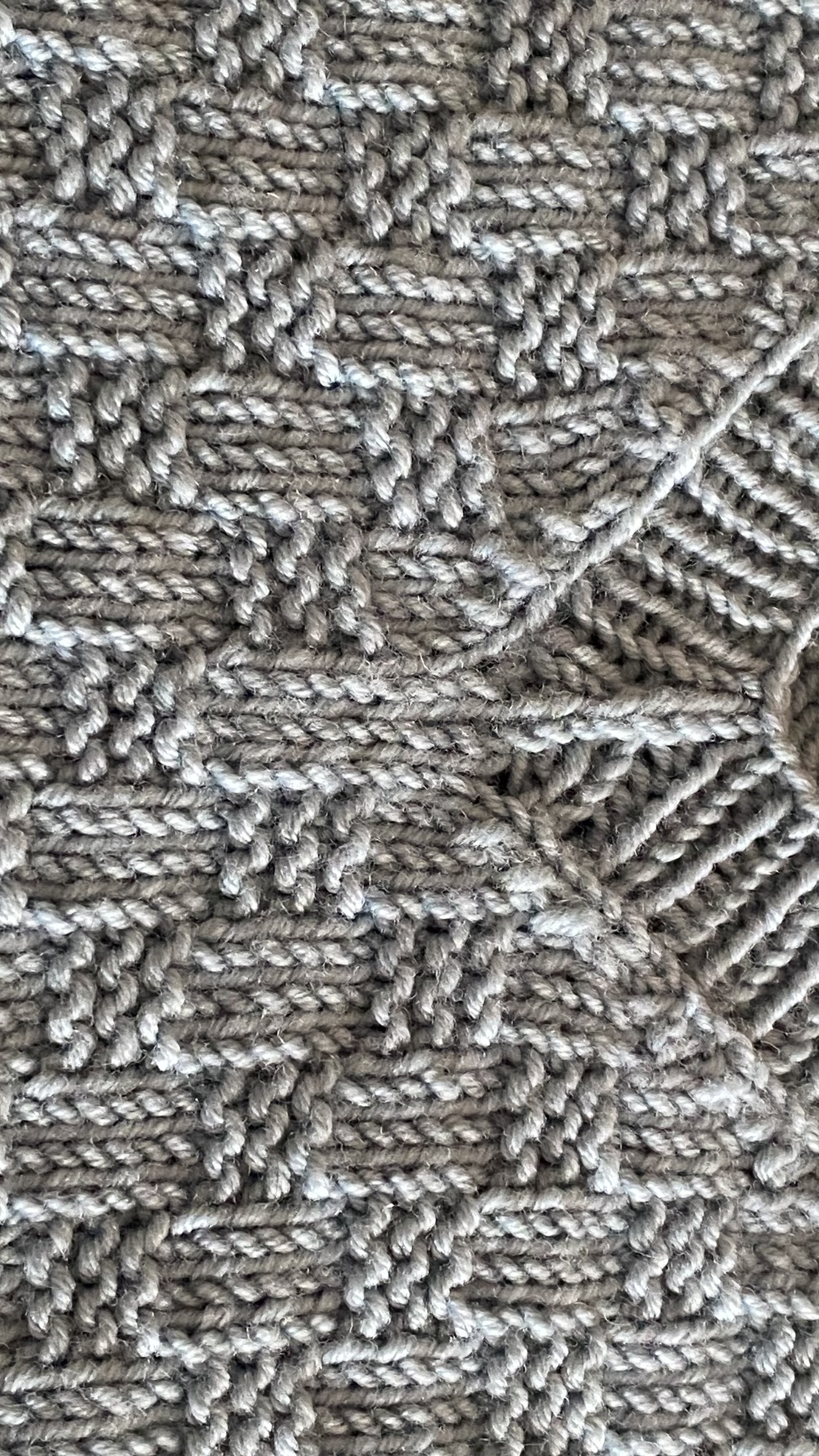 Halsausschnitt Flechtmuster