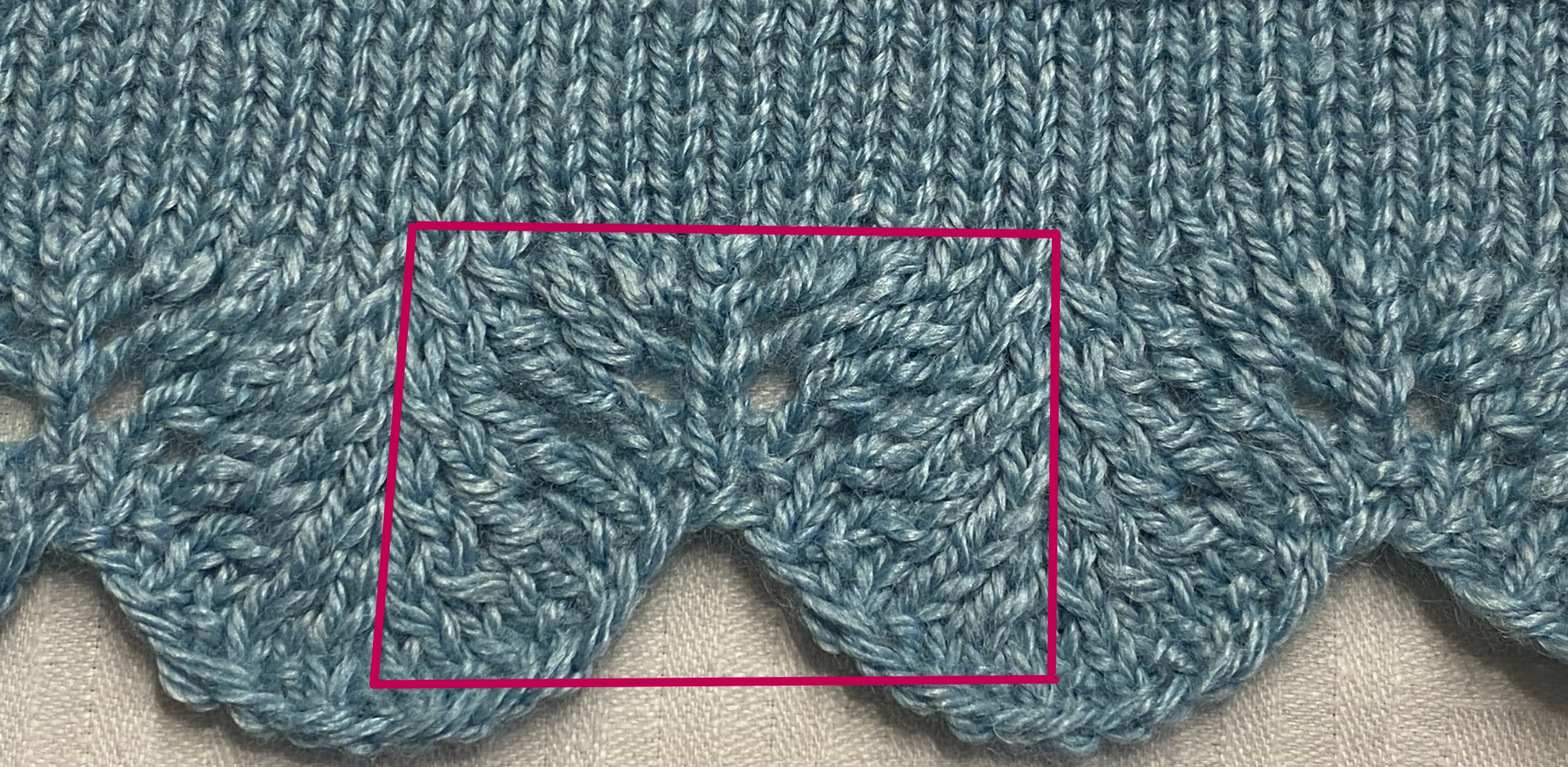 Pfauenmuster mit Rapport